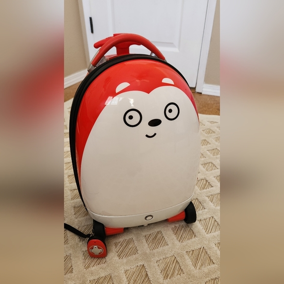 Kid's remote controlled Hedgehog Carry On Luggage - Picture 2 of 7